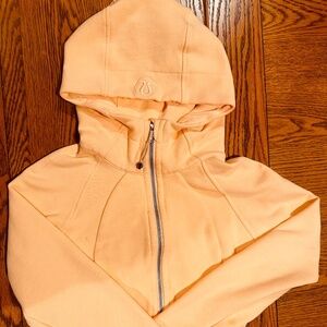 Lululemon Full Zip Cropped Scuba in Peach Bellini - Size 4